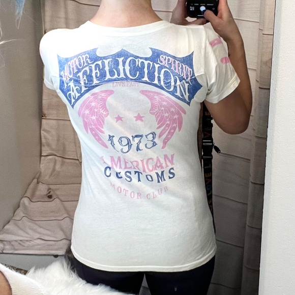 |•AFFLICTION•| Cool V-neck T-shirt Size Medium - Picture 5 of 14